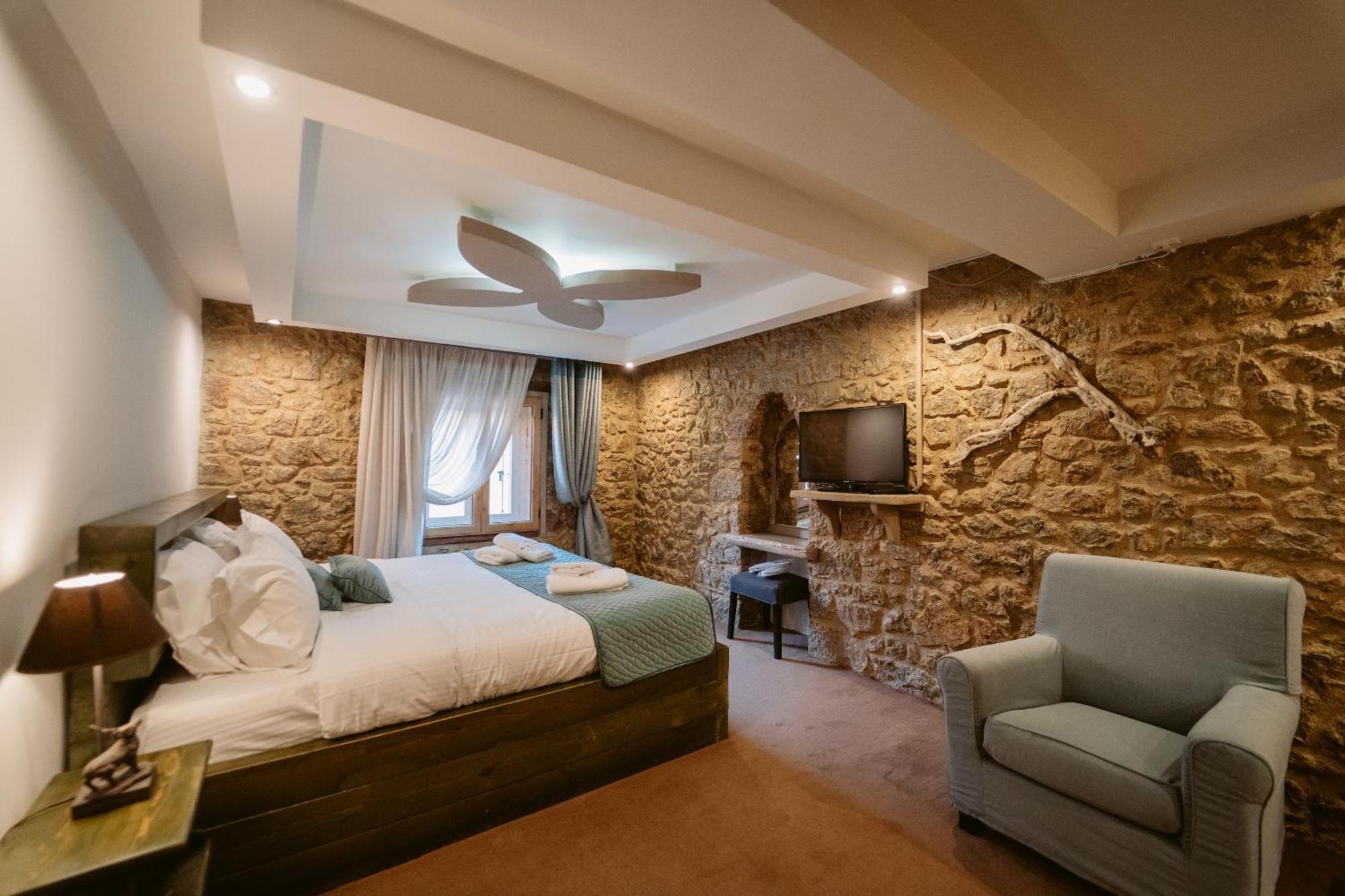 Afanos Guesthouse Arachova Phòng bức ảnh